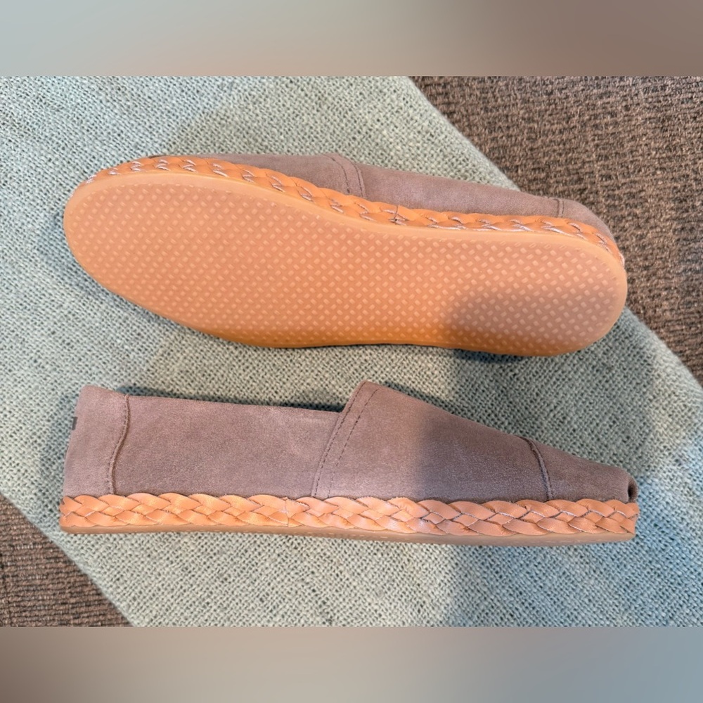 NWOT TOMS - Picture 4 of 8